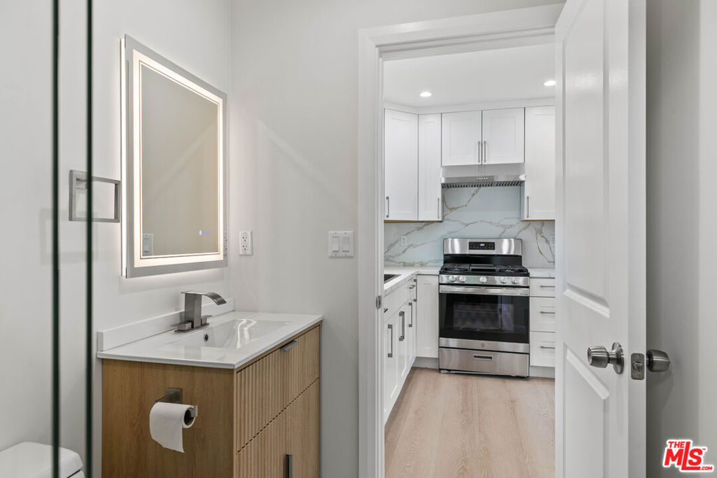 6930 Babcock Avenue Property Photo 8