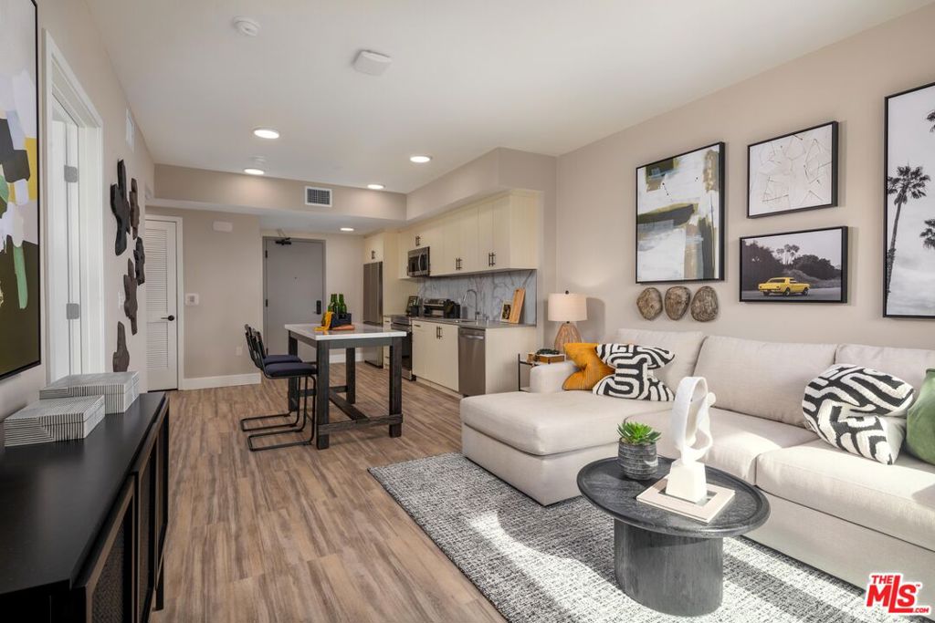 201 N La Brea Avenue 321 Property Photo 1