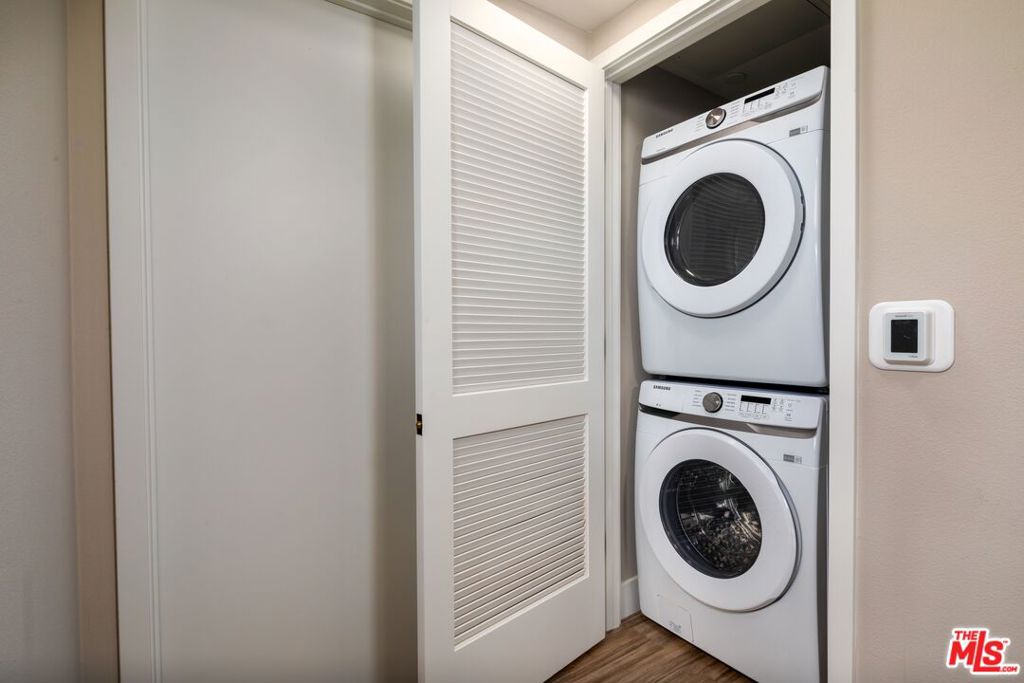 201 N La Brea Avenue 321 Property Photo 5