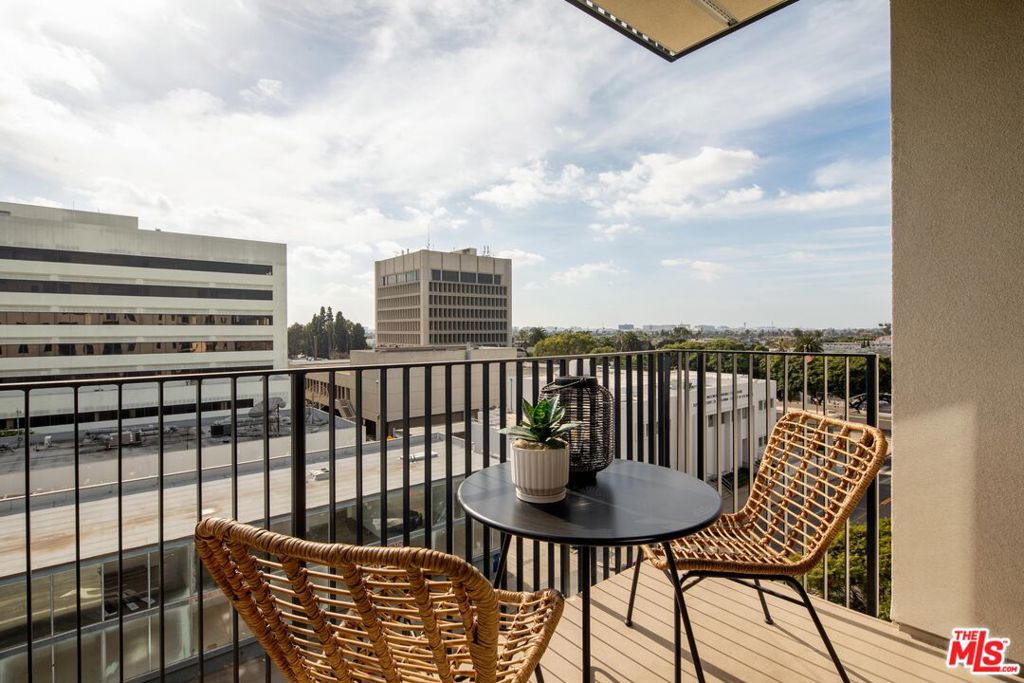 201 N La Brea Avenue 321 Property Photo 7