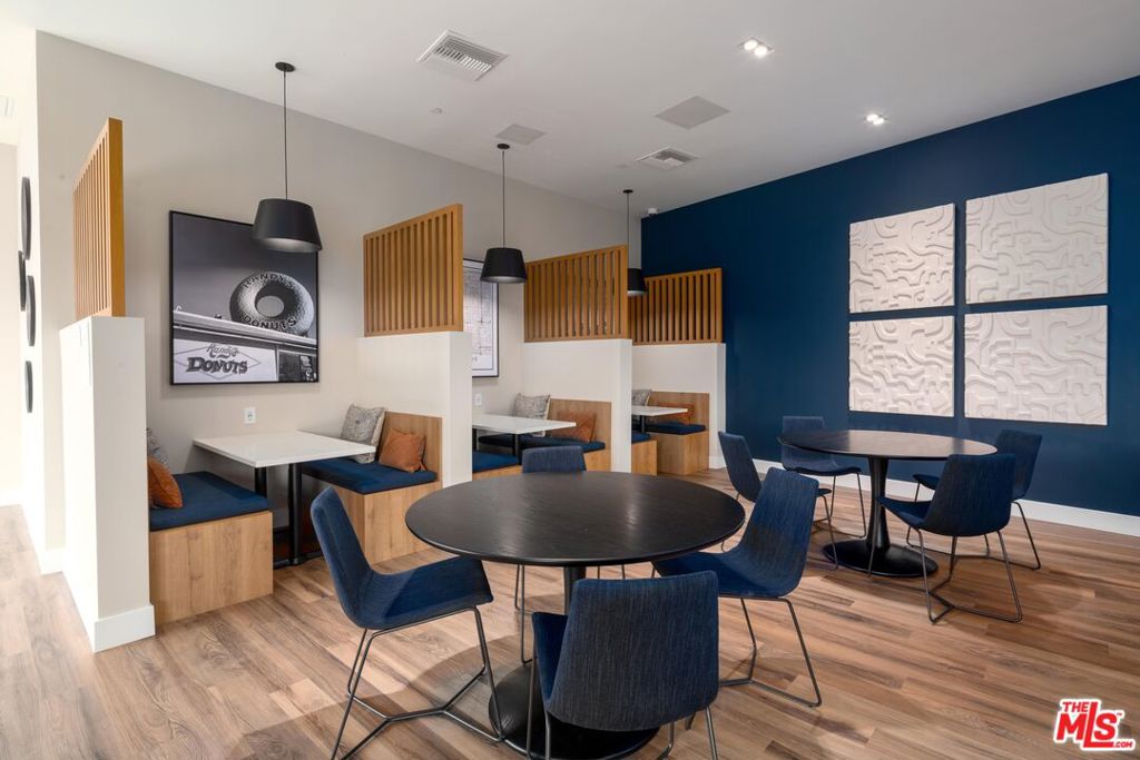 201 N La Brea Avenue 321 Property Photo 15