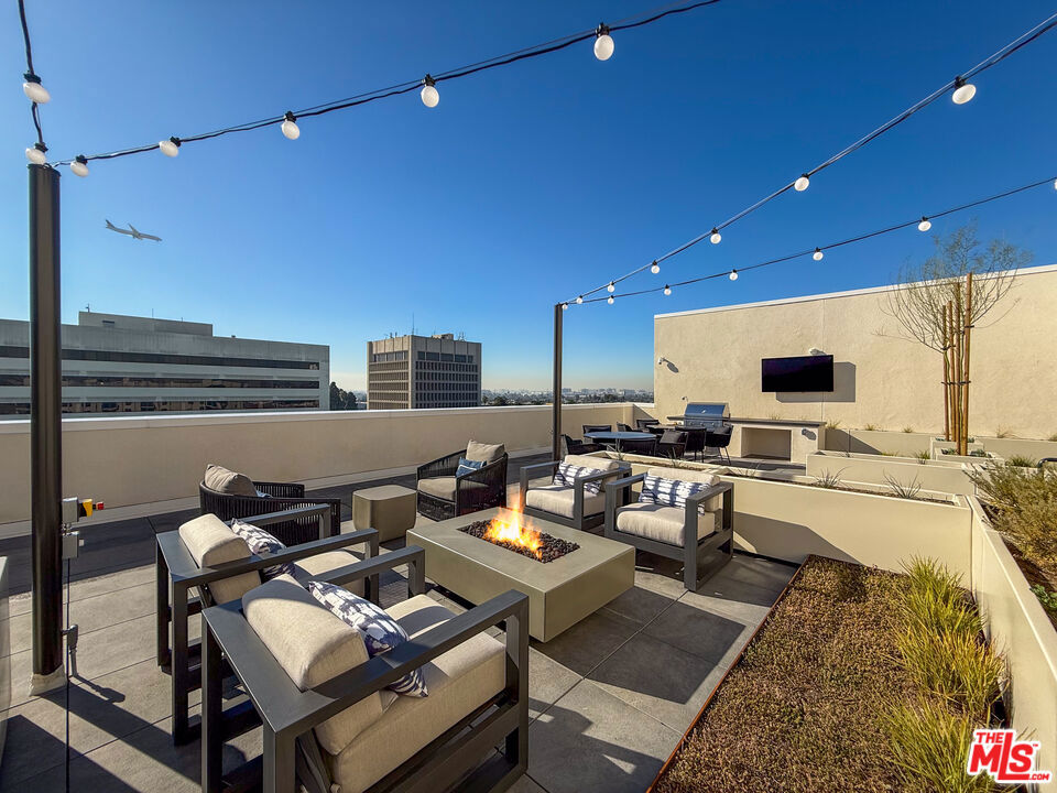 201 N La Brea Avenue 321 Property Photo 24