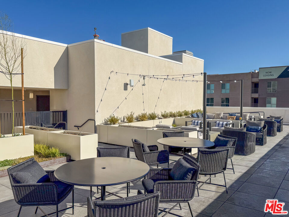 201 N La Brea Avenue 321 Property Photo 25