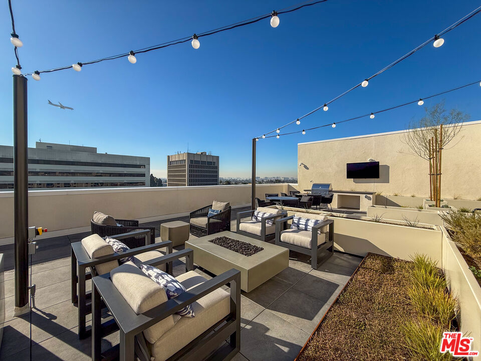 201 N La Brea Avenue 321 Property Photo 26
