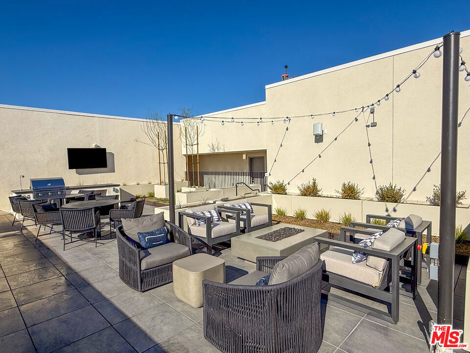 201 N La Brea Avenue 321 Property Photo 27