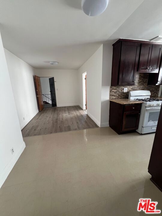 4822 Rosewood Avenue 4 Property Photo 6