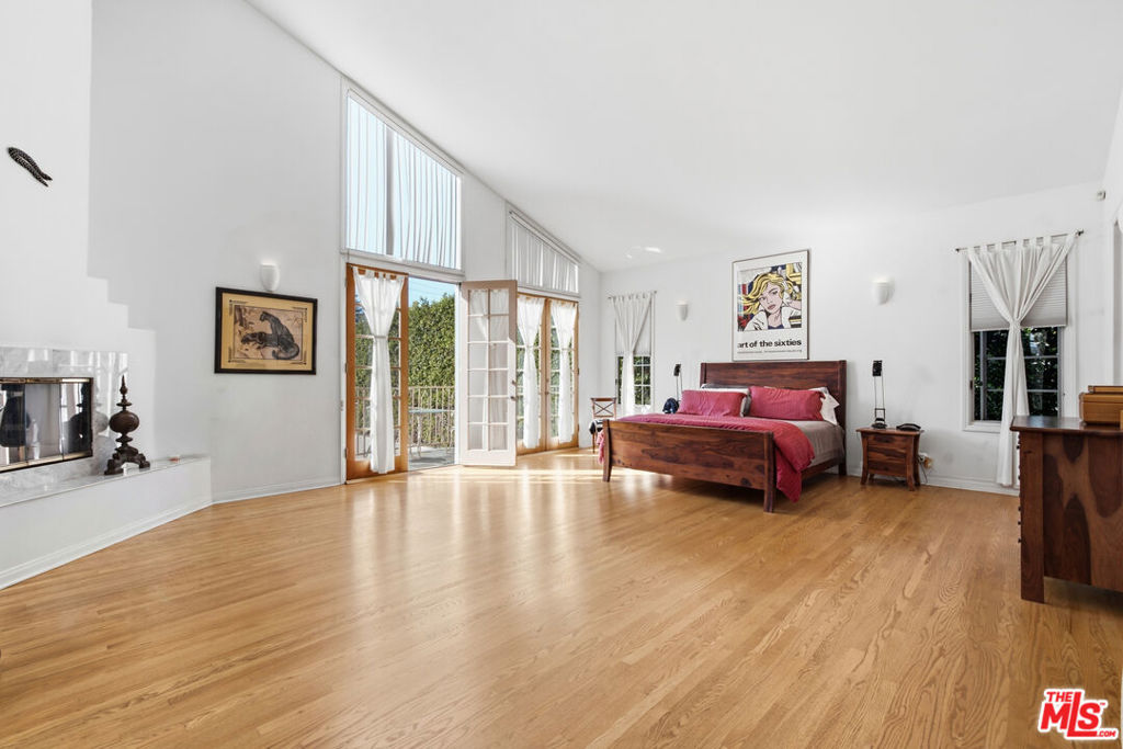 815 Georgina Avenue Property Photo 13