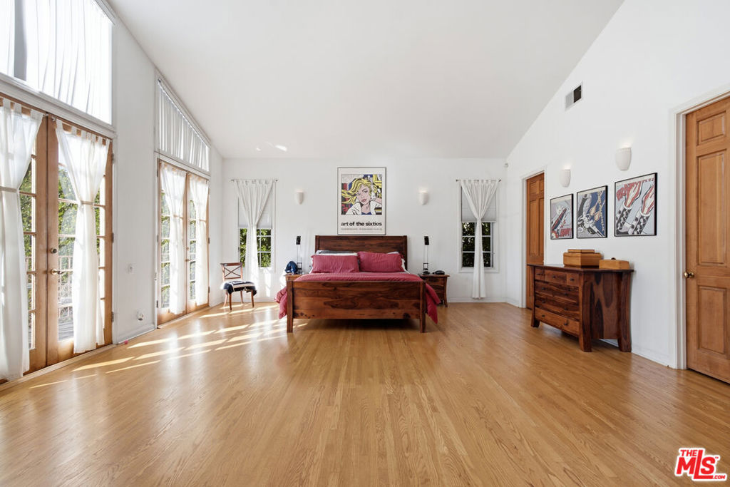 815 Georgina Avenue Property Photo 14