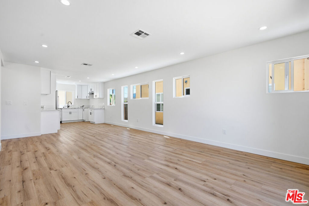 6006 2nd Avenue Property Photo 4