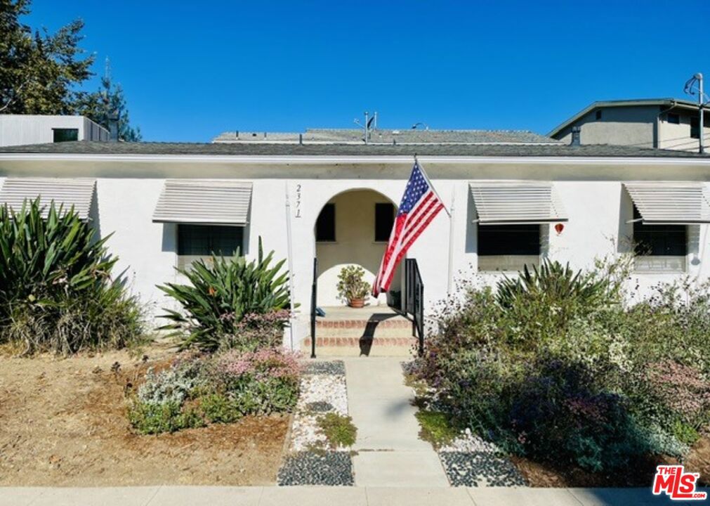 2371 Edgewater Terrace Property Photo 2