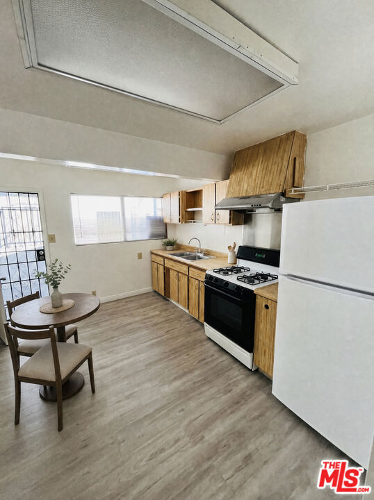 2371 Edgewater Terrace Property Photo 5