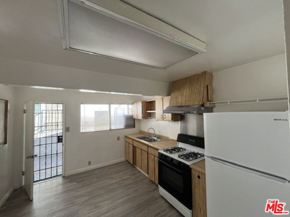2371 Edgewater Terrace Property Photo 6