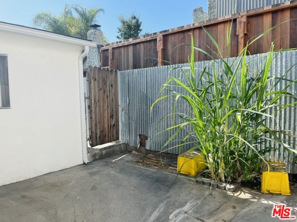 2371 Edgewater Terrace Property Photo 11