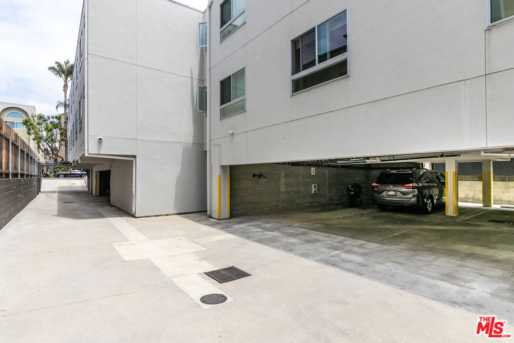 1743 Butler Avenue Property Photo 18