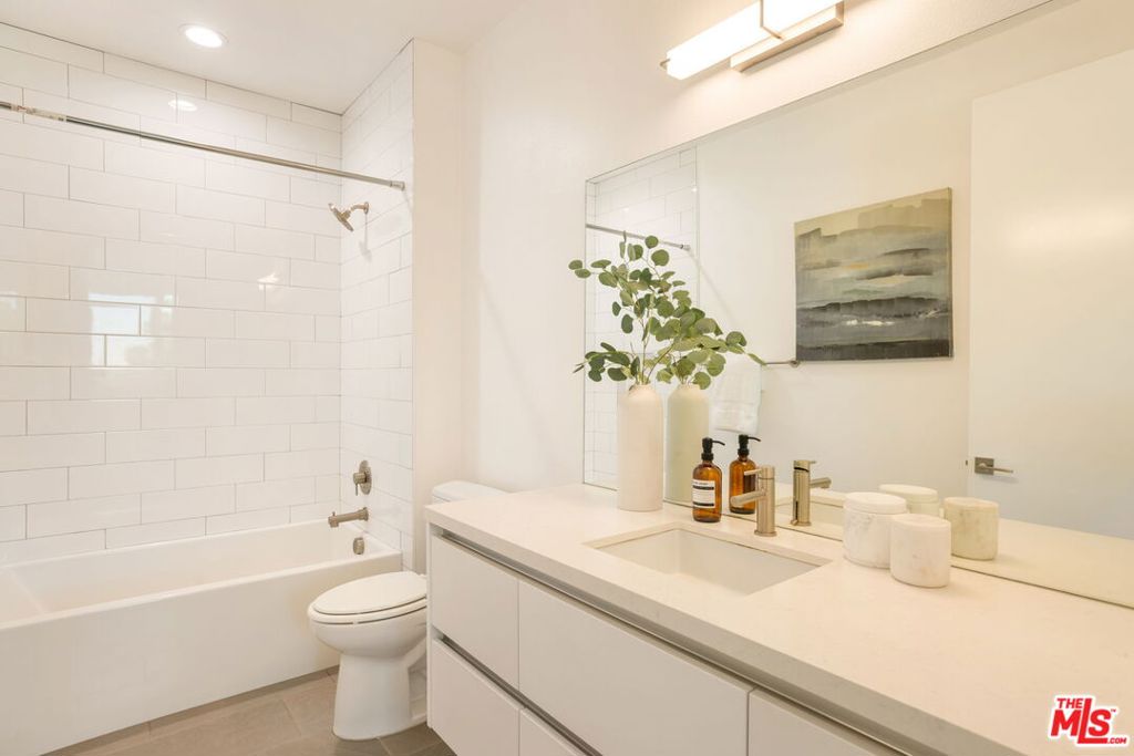 11724 Culver Boulevard 8 Property Photo 17