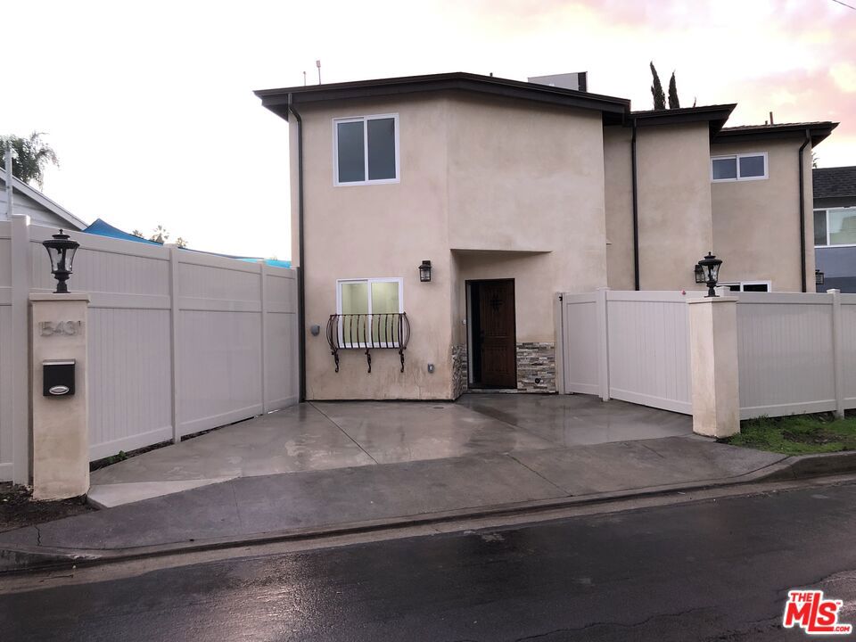 15431 Huston Street Property Photo 1