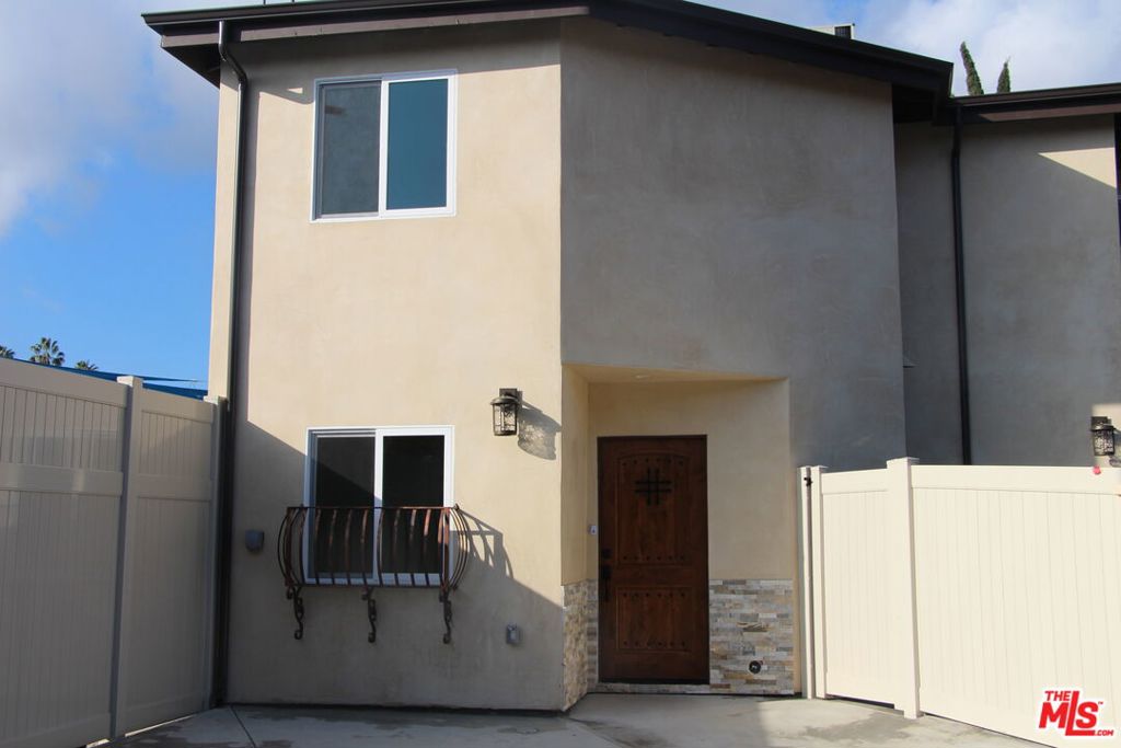 15431 Huston Street Property Photo 2