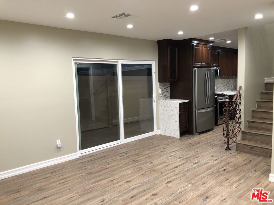 15431 Huston Street Property Photo 4