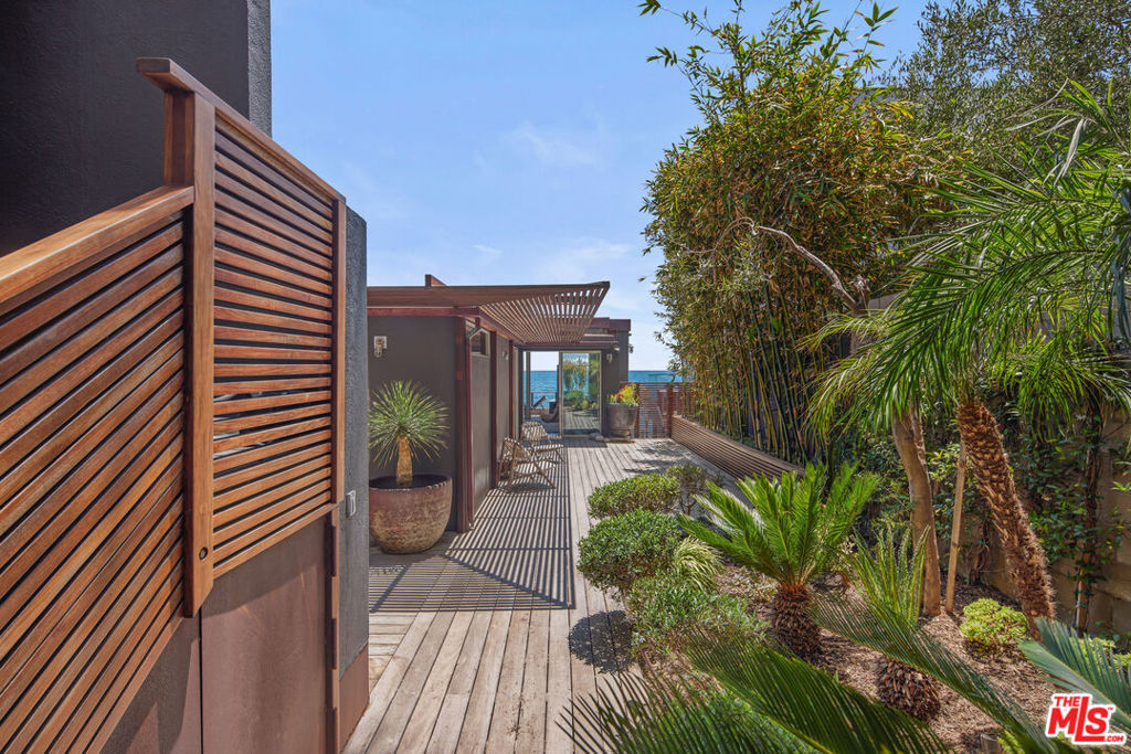 24956 Malibu Road Property Photo 1