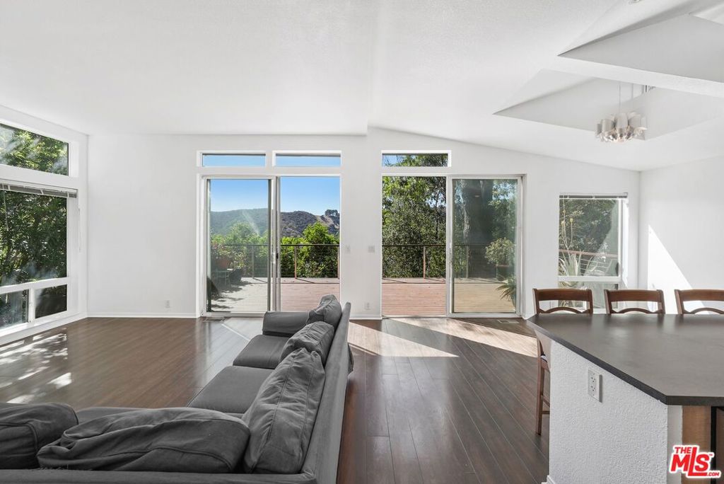 23777 Mulholland Highway 69 Property Photo 7