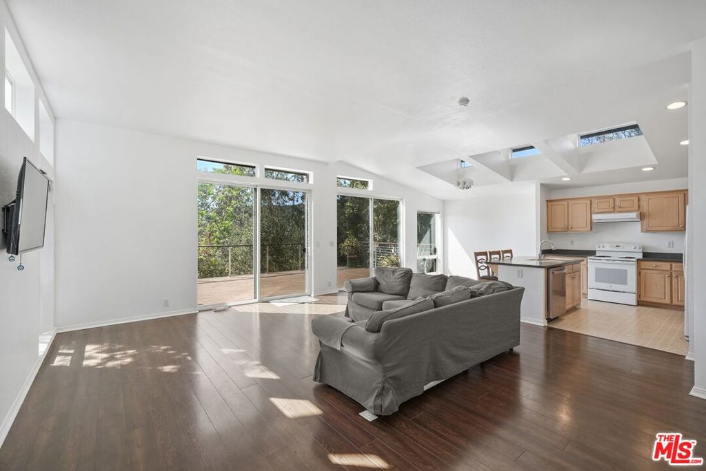 23777 Mulholland Highway 69 Property Photo 8