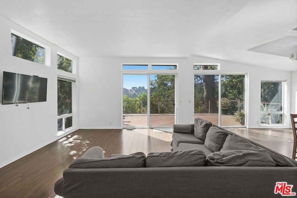 23777 Mulholland Highway 69 Property Photo 10
