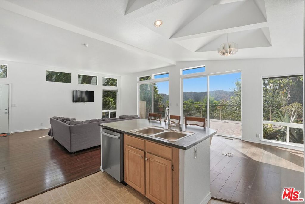 23777 Mulholland Highway 69 Property Photo 16