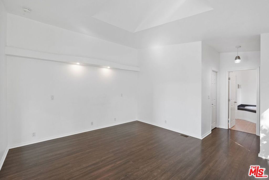 23777 Mulholland Highway 69 Property Photo 21