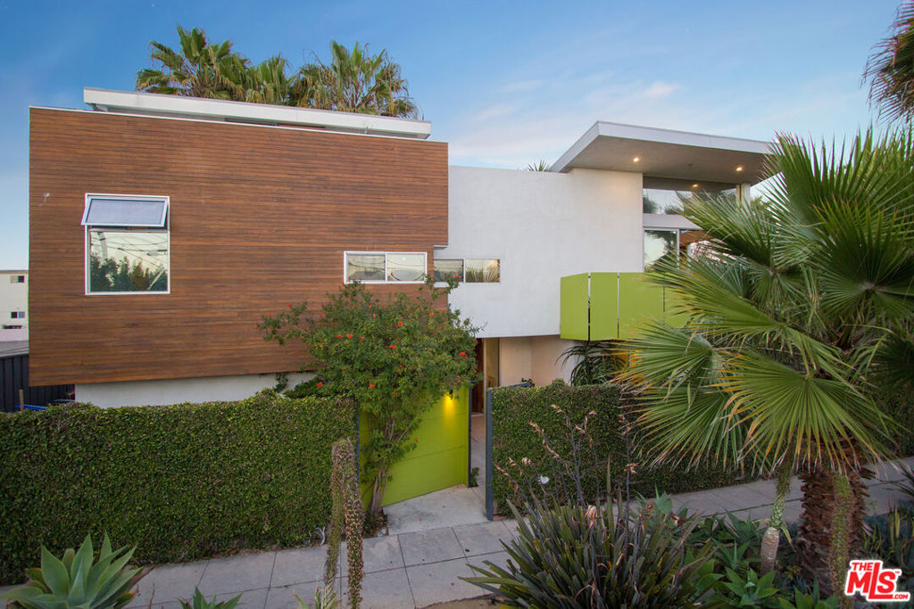 1046 6TH Avenue Property Photo 1