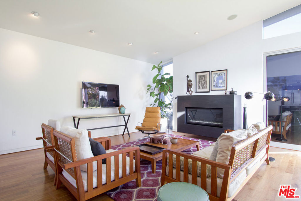 1046 6th Avenue Property Photo 13
