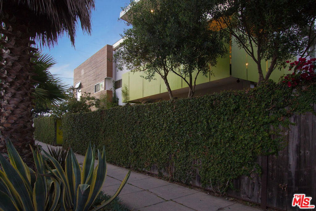 1046 6th Avenue Property Photo 29
