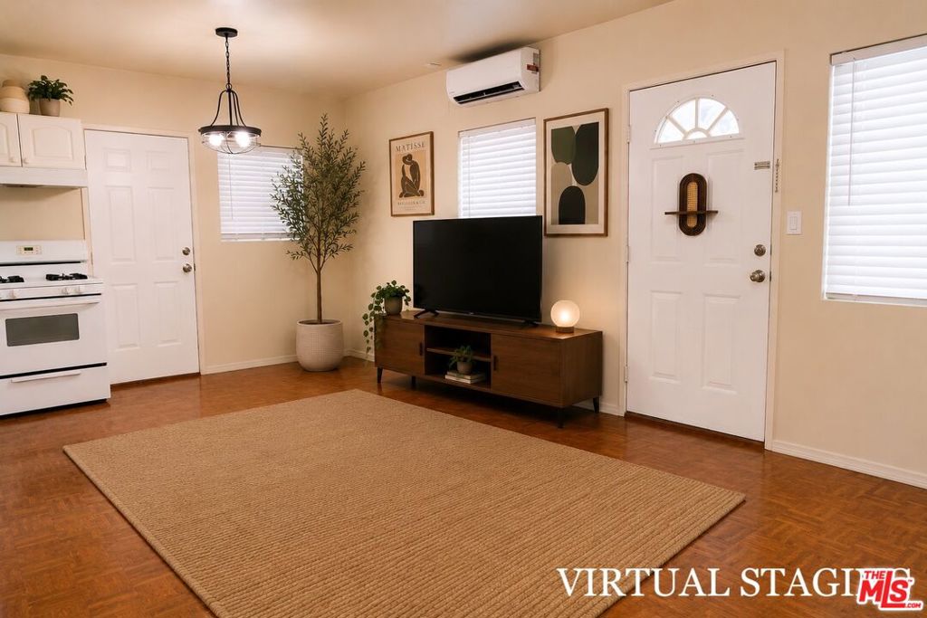 642 N La Jolla Avenue 1/2 Property Photo 5