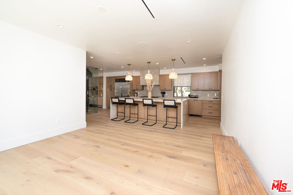 6380 Lindenhurst Avenue Property Photo 11