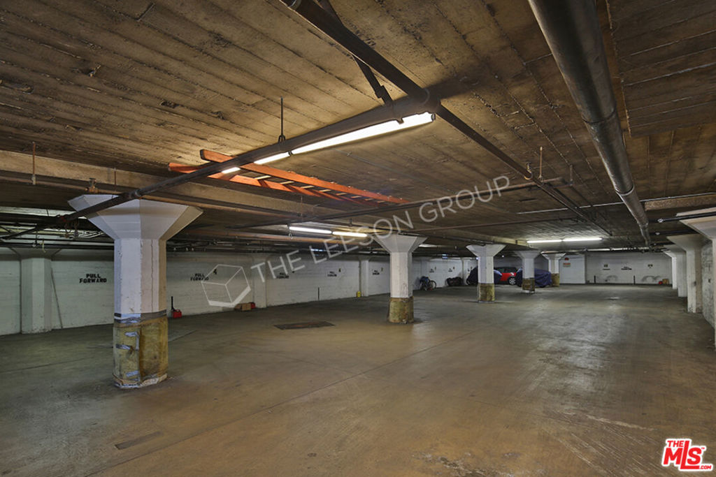 1152 E 1st Street Property Photo 3