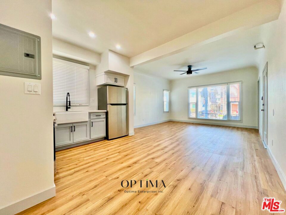1152 E 1st Street Property Photo 17