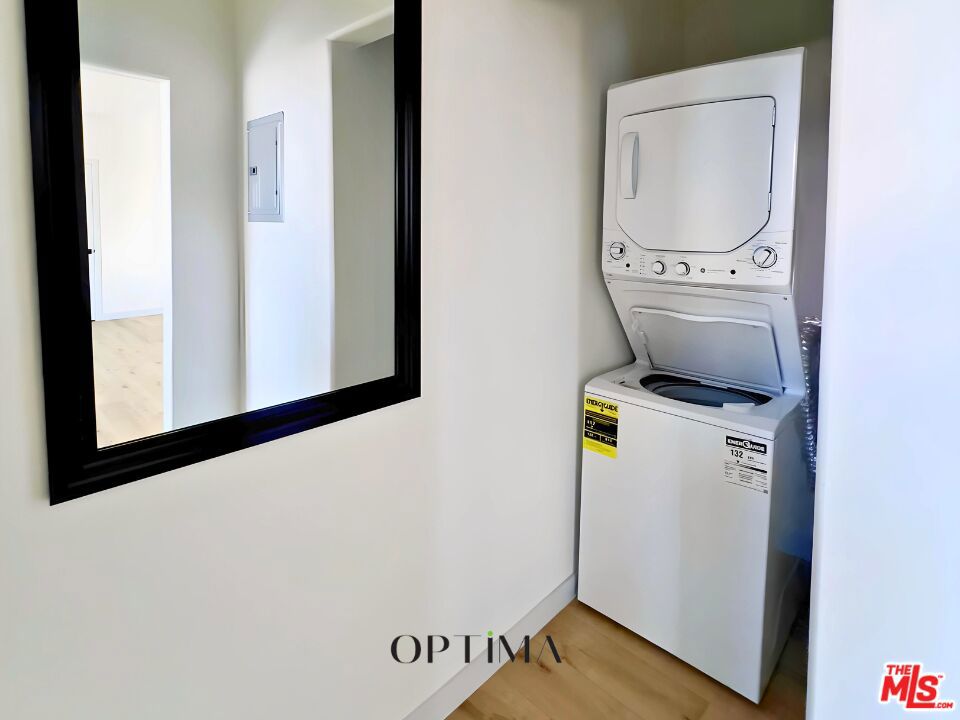 1152 E 1st Street Property Photo 19