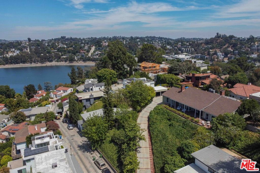 2059 Kenilworth Avenue Property Photo