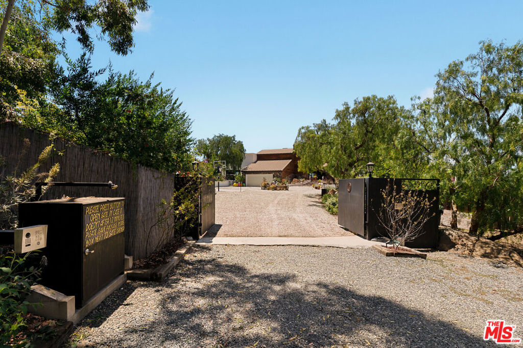 231 Loma Metisse Road Property Photo 8