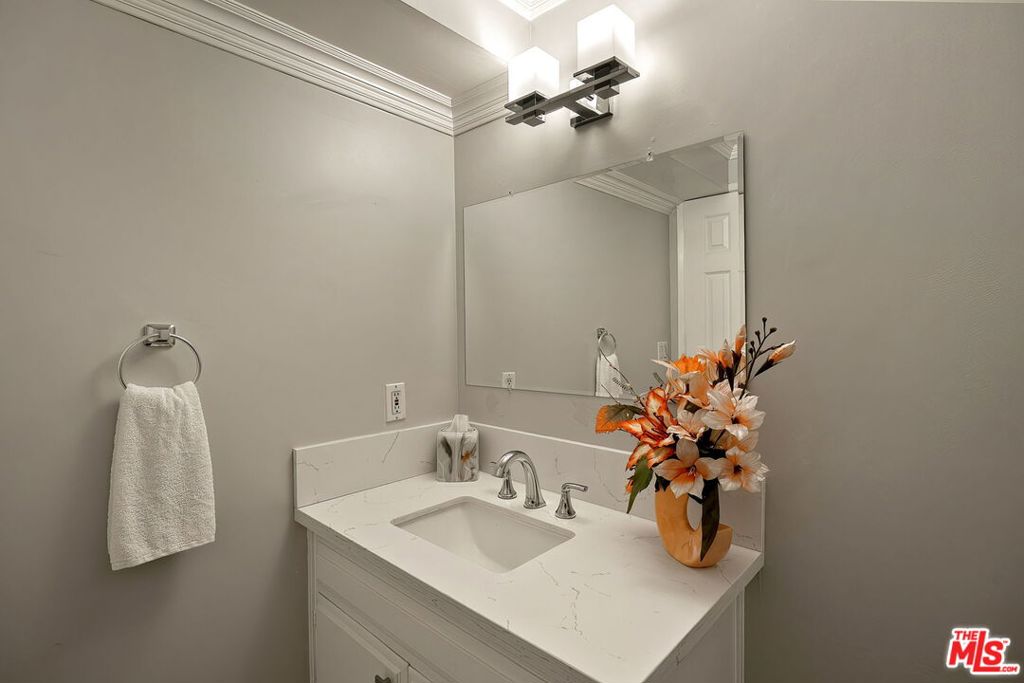 3010 Stoner Avenue Property Photo 11