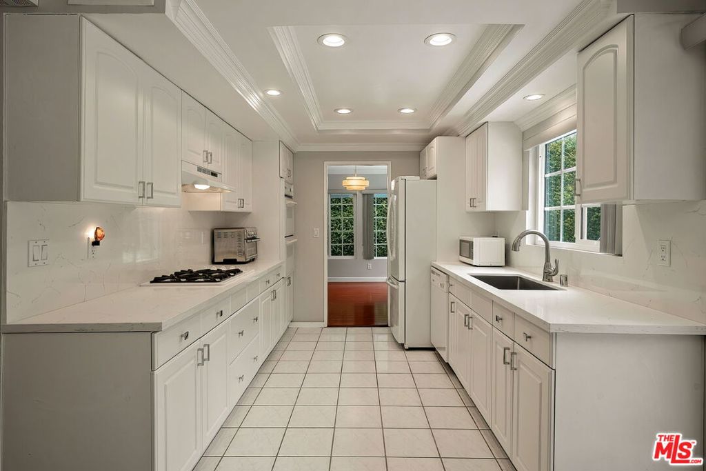 3010 Stoner Avenue Property Photo 17