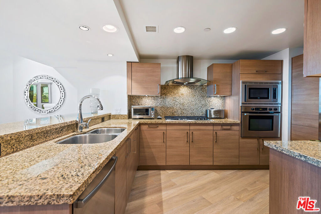 13650 Marina Pointe Drive 704 Property Photo 6