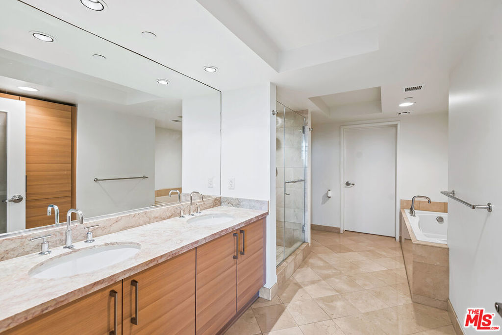 13650 Marina Pointe Drive 704 Property Photo 17