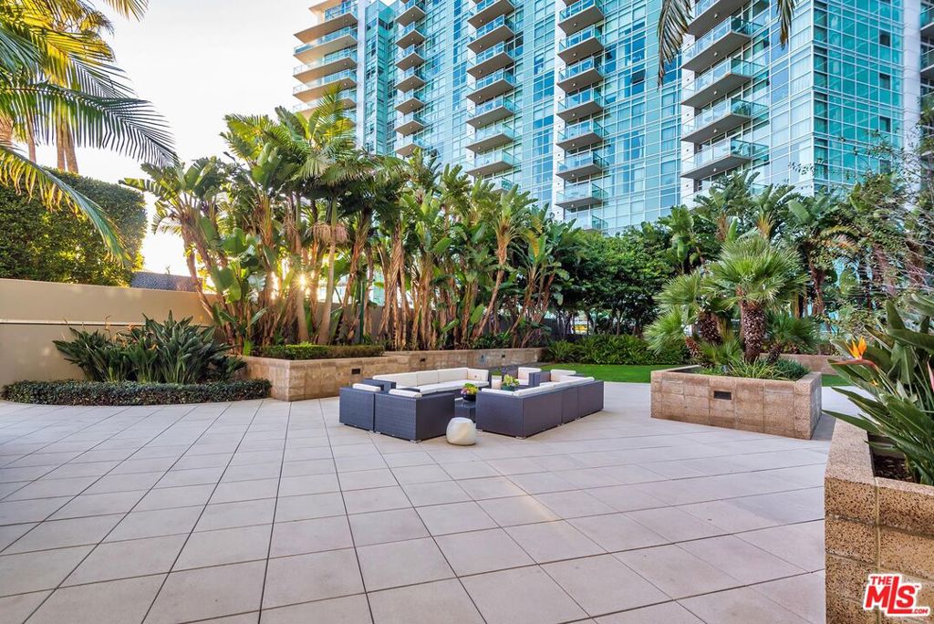 13650 Marina Pointe Drive 704 Property Photo 43