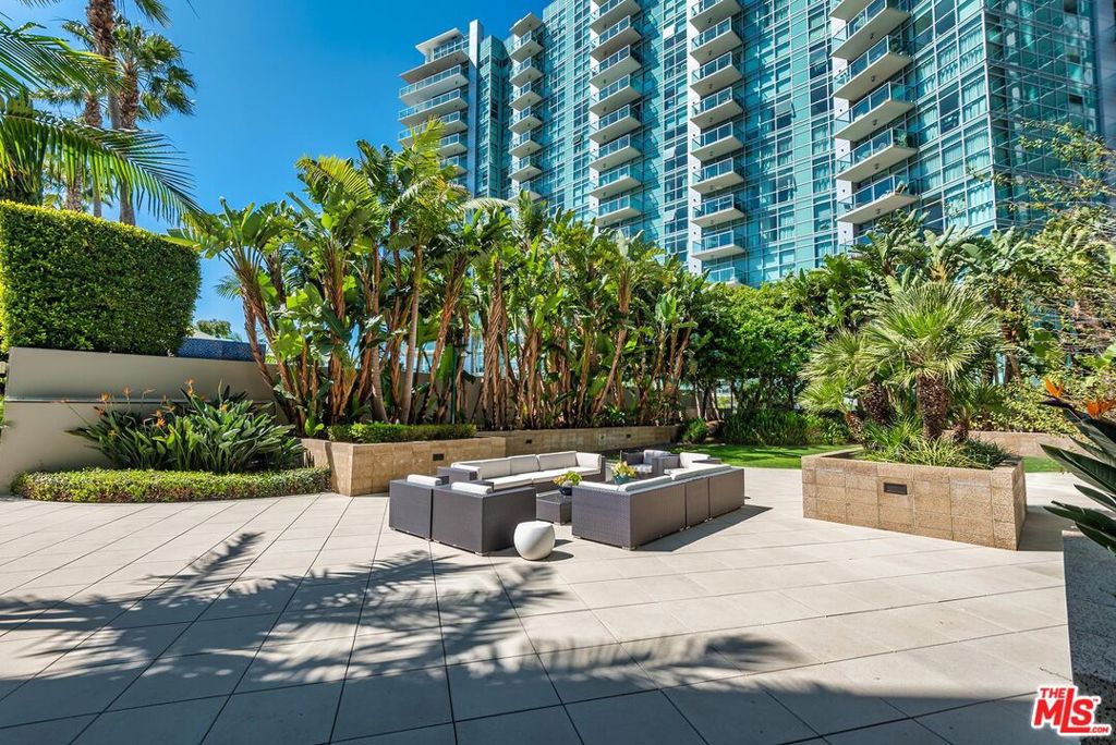13650 Marina Pointe Drive 704 Property Photo 49