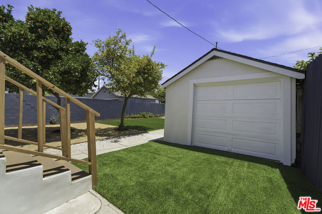 6018 S Harcourt Avenue Property Photo 20