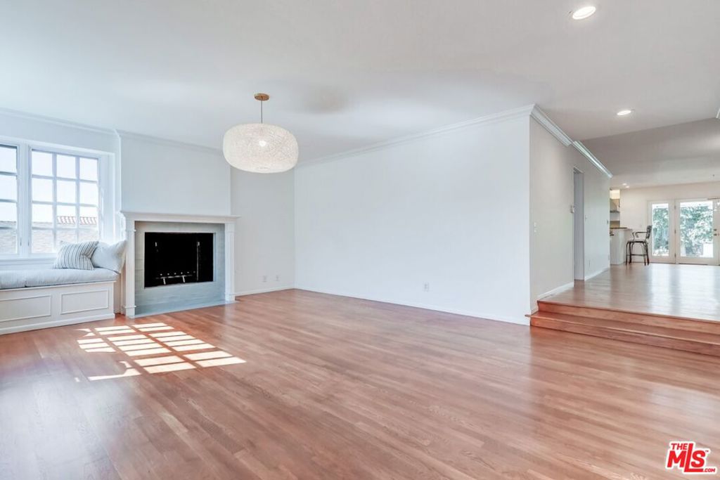 13203 Dewey Street Property Photo 2