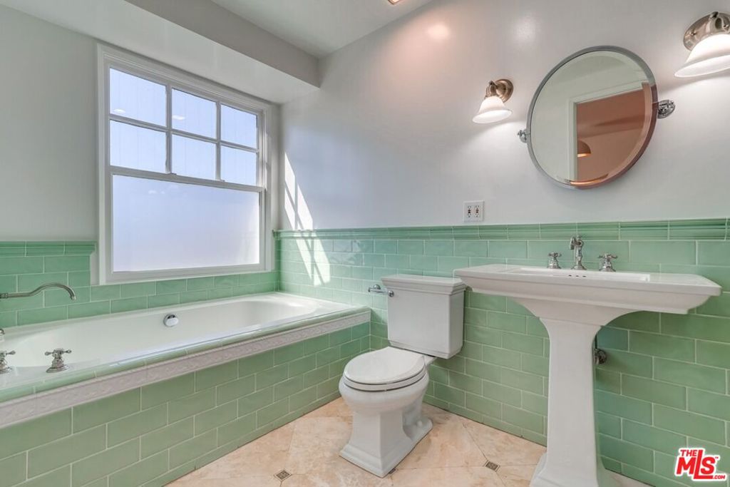 13203 Dewey Street Property Photo 6