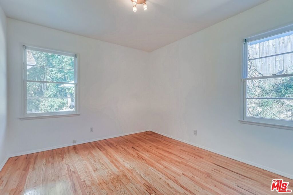 13203 Dewey Street Property Photo 8