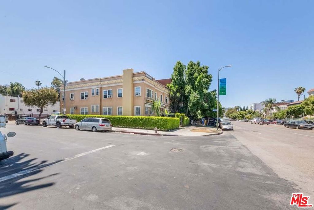 400 S Rampart Boulevard 7 Property Photo 2