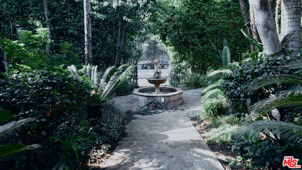8468 Fountain Avenue Property Photo 13